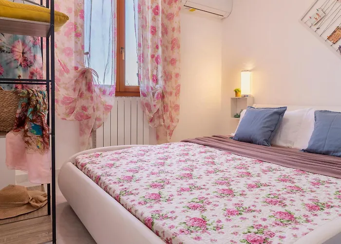 Sunflower Willa Alghero